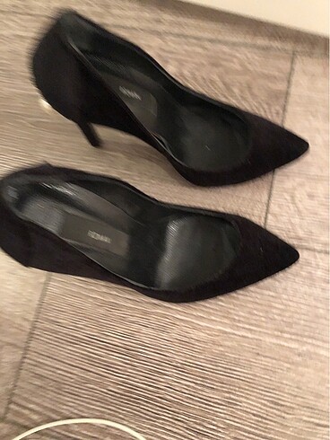 Roman Marka İncili Stiletto