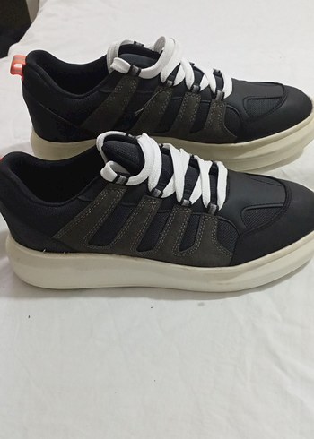 Diğer Siyah Beyaz Bagcikli Gunluk Sneaker