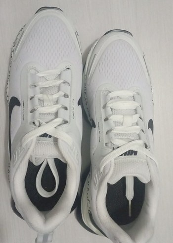 Nike Beyaz Nike Spor Ayakkabı Kadınlar İçin
