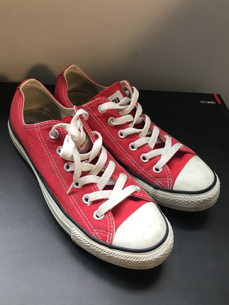 Kırmızı converse 