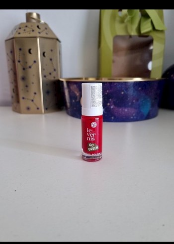 Yves Rocher Parlak Kırmızı Oje - Görsel 3