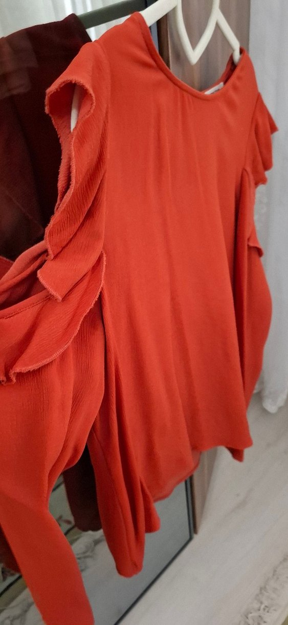 Kısa Kollu, Fırfırlı Kırmızı Bluz - Görsel 5