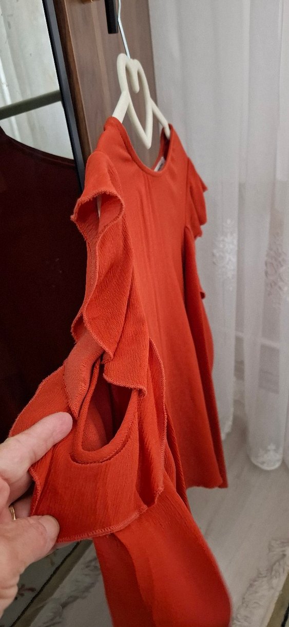 Kısa Kollu, Fırfırlı Kırmızı Bluz - Görsel 4