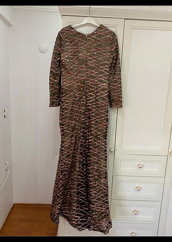 Uzun Kollu Kahverengi Yılan Desenli Abiye Elbise - Görsel 2