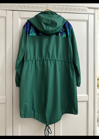 Düğmeli Parlak Yeşil Uzun Kadın Yağmurluk - Görsel 2