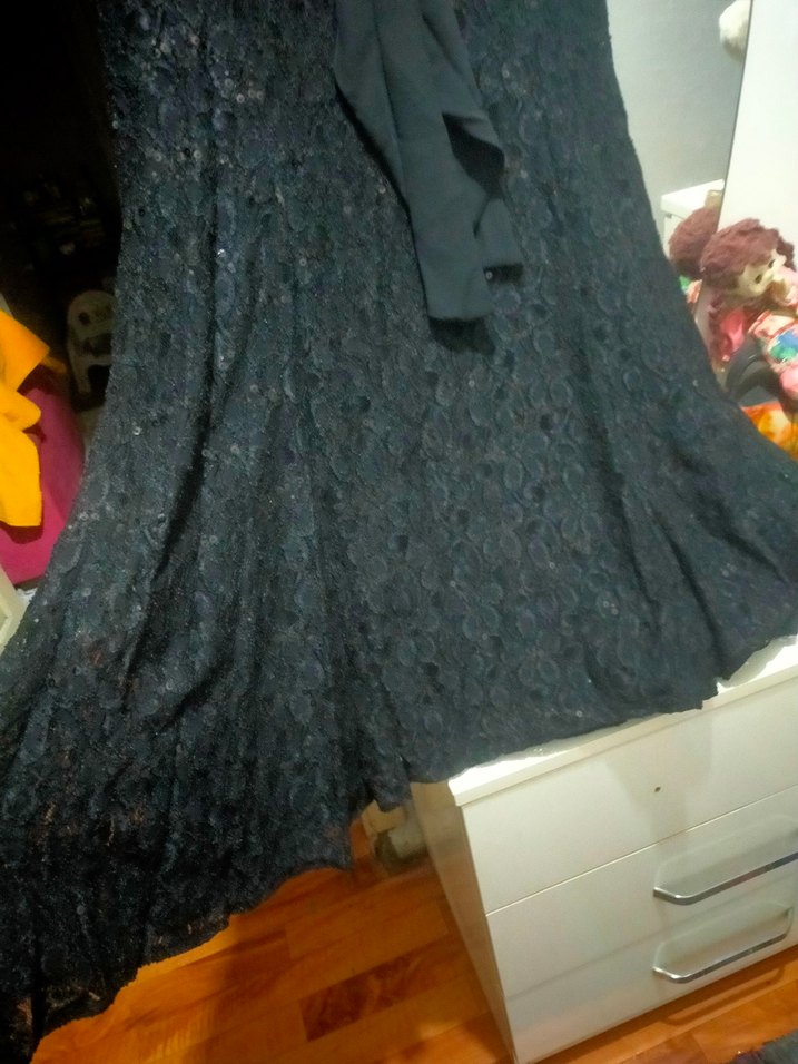 Dantel Detaylı Siyah Uzun V Yaka Elbise - Görsel 4