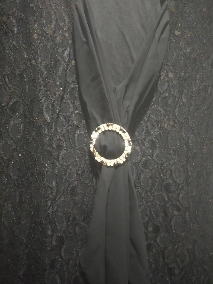 Dantel Detaylı Siyah Uzun V Yaka Elbise - Görsel 2