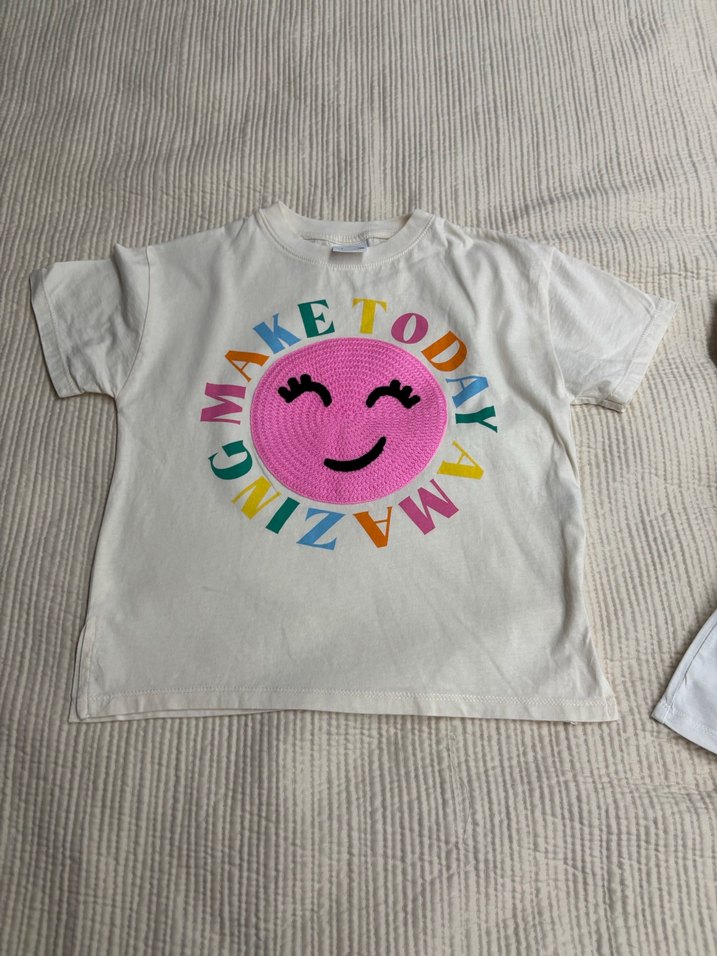 Baskılı, kısa kollu, bol kesim kız tişörtleri ve askılı bluz - Görsel 2