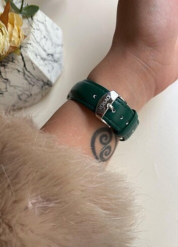  Beden yeşil Renk Versace kadın kol saati 