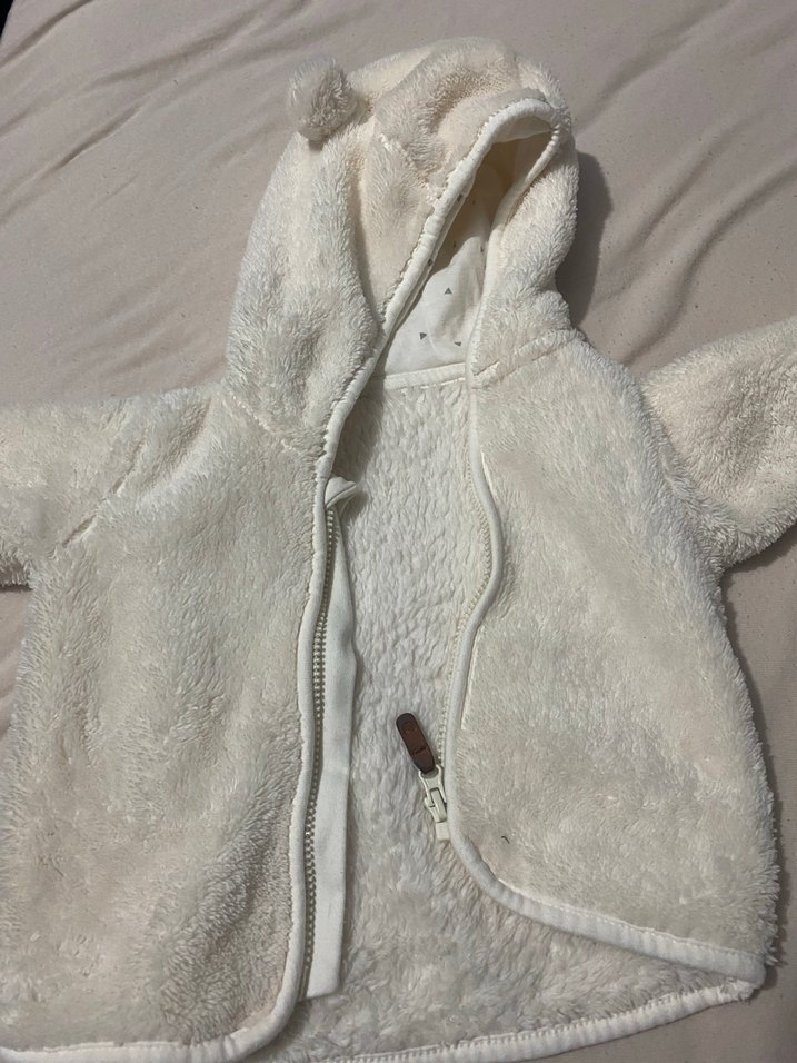 Kapüşonlu Beyaz Peluş Kız Bebek Tulumu - Görsel 2