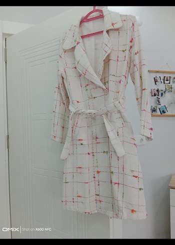 Düğmeli Beyaz Uzun Kadın Kaban - Görsel 2