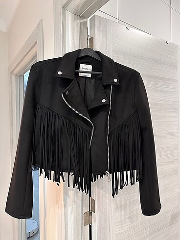 Bershka Püsküllü Süet Crop Ceket