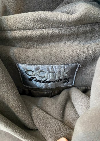 Kapüşonlu ve kemerli kadın kaban - Görsel 2