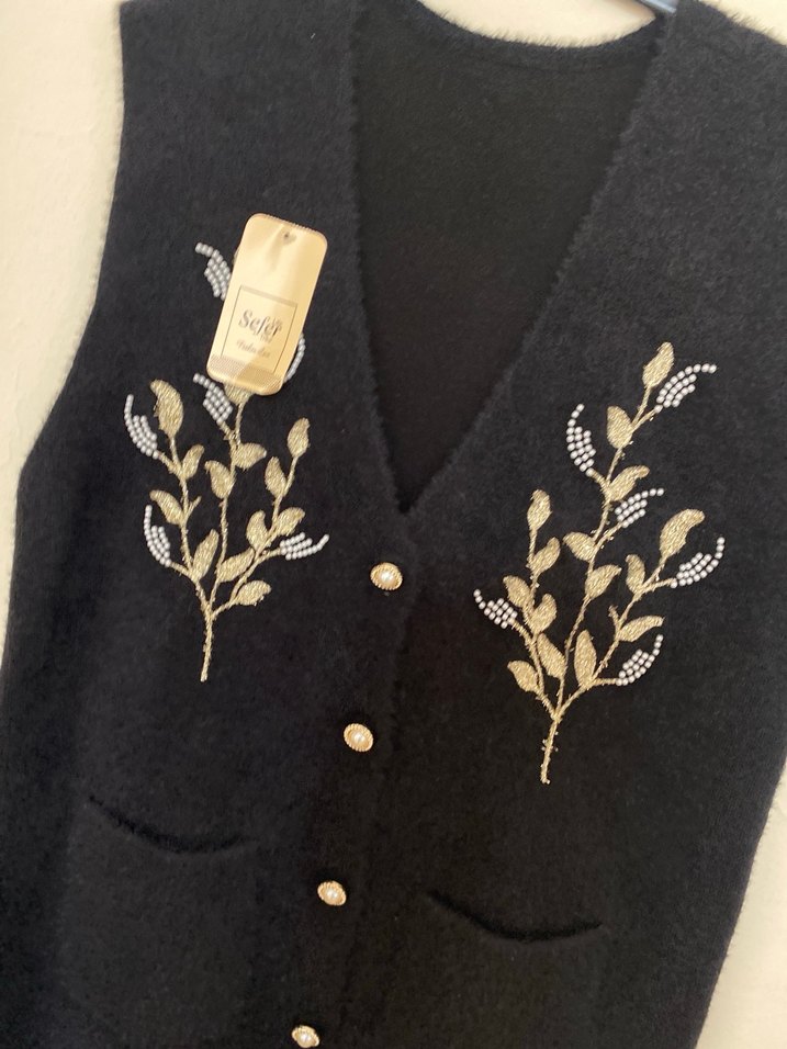 Düğmeli Nakışlı Siyah Kadın Triko Yelek - Görsel 3