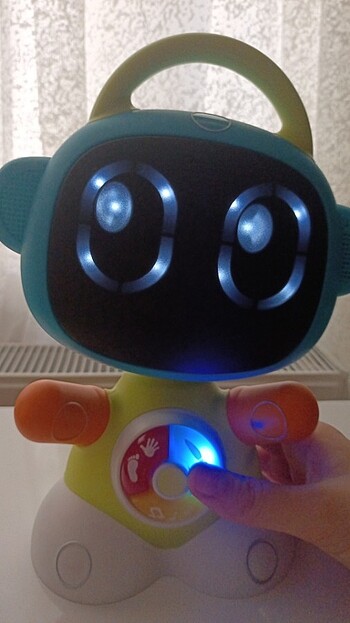 Fisher Price 4 dil bilen oyuncak robot