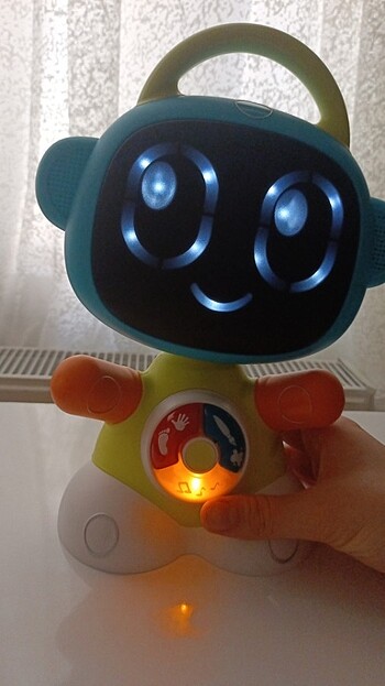 Beden 4 dil bilen oyuncak robot