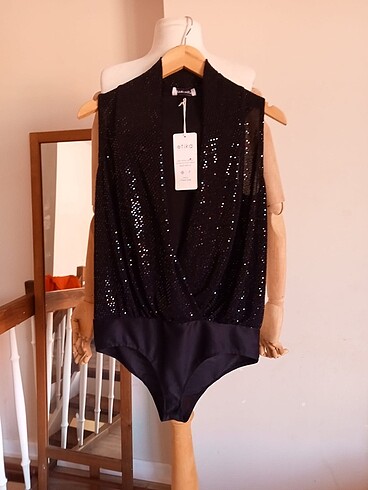 derin v yaka body suit