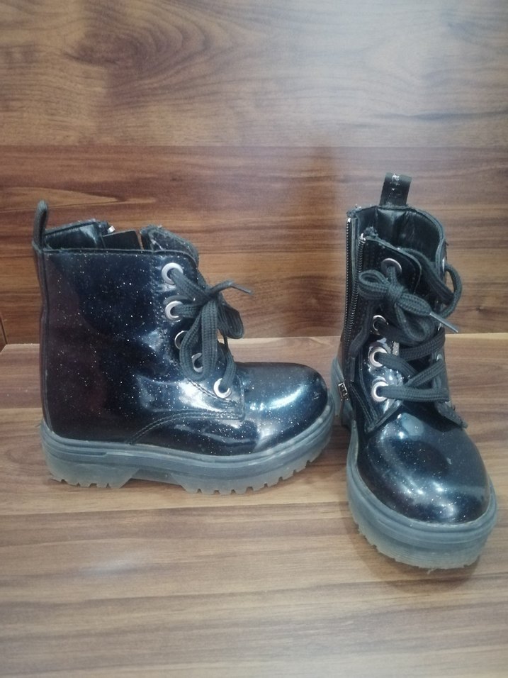 Parlak Siyah Kız Çocuk Goth Botları - Görsel 2