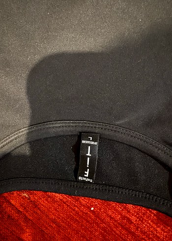 Siyah Uzun Kollu Crop Top. Bir yıl önce aldım , iki drfa giydim. - Görsel 2