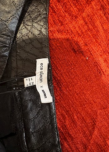 Deri Yılan Desenli Mini Şort - Görsel 3