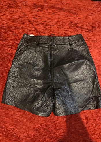 Deri Yılan Desenli Mini Şort - Görsel 2