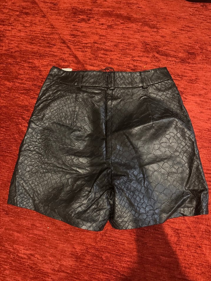 Deri Yılan Desenli Mini Şort - Görsel 2