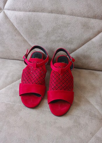 Kırmızı Tokalı Dolgu Topuklu Kadın Sandalet - Görsel 7