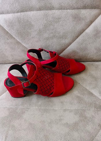 Kırmızı Tokalı Dolgu Topuklu Kadın Sandalet - Görsel 4