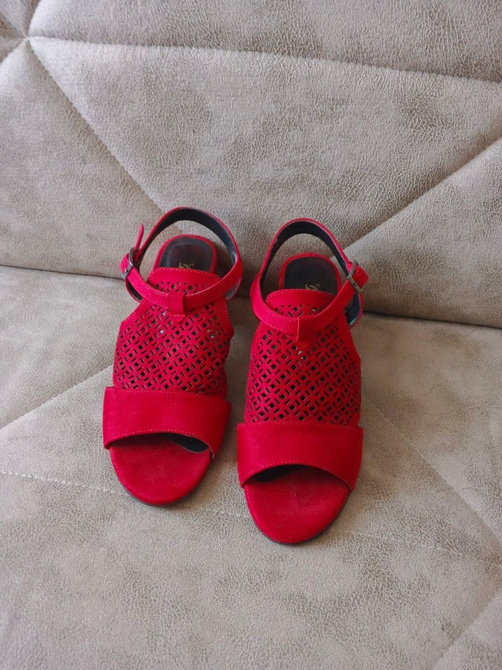 Kırmızı Tokalı Dolgu Topuklu Kadın Sandalet - Görsel 2