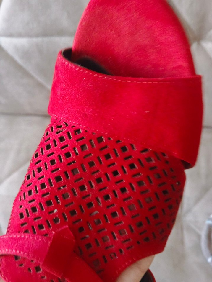 Kırmızı Tokalı Dolgu Topuklu Kadın Sandalet - Görsel 3