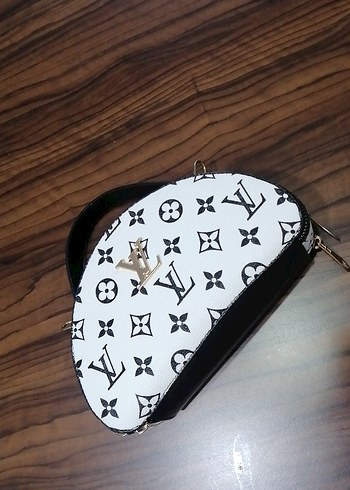 Louis Vuitton Zincir Detaylı Beyaz Kadın Çanta