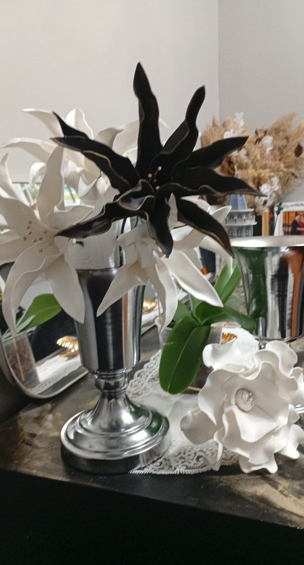 Gri Detaylı Beyaz Vazo - Görsel 2