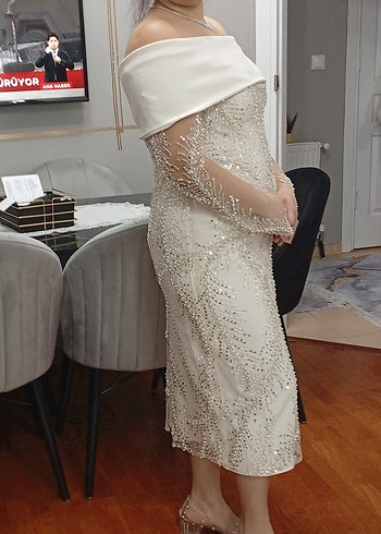 Drapeli Uzun Kollu Beyaz Midi Abiye Elbise - Görsel 3