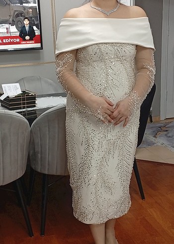 Drapeli Uzun Kollu Beyaz Midi Abiye Elbise - Görsel 2