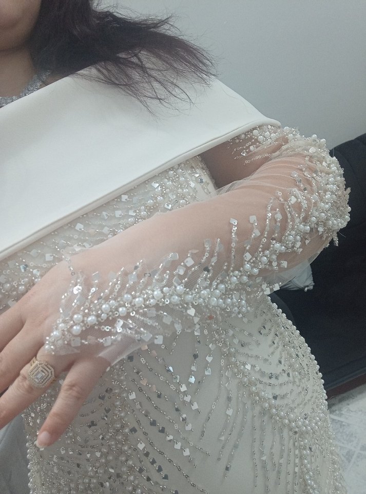 Drapeli Uzun Kollu Beyaz Midi Abiye Elbise - Görsel 4