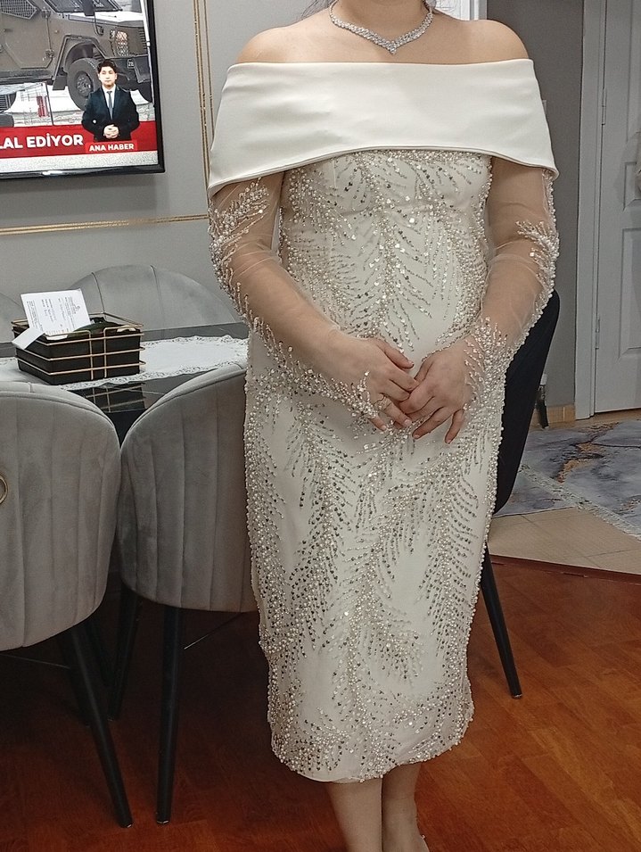 Drapeli Uzun Kollu Beyaz Midi Abiye Elbise - Görsel 2