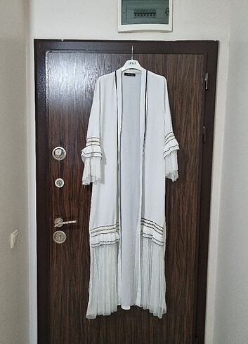 Beyaz tüllü abaya
