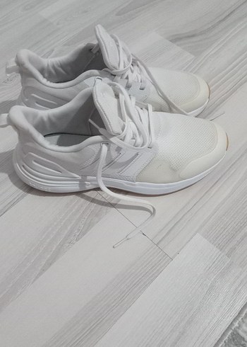 38 Beden Adidas Beyaz erkek Spor Ayakkabı