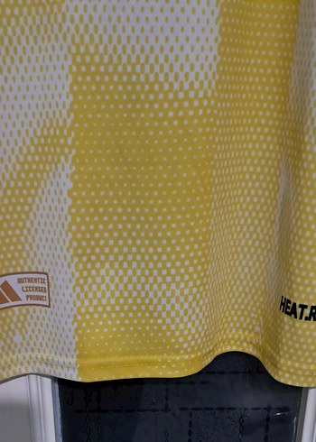 Sarı Juventus Adidas erkek forma - Görsel 4