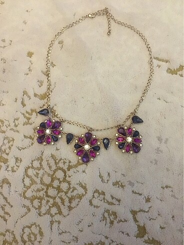 Avon kolye