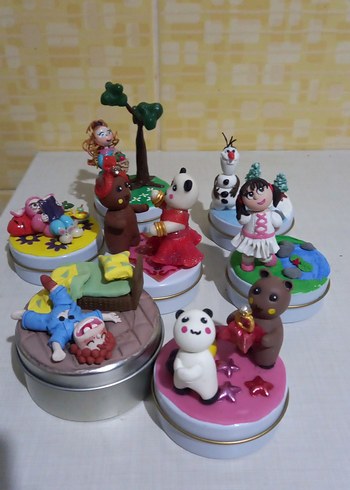 Renkli Kız ve Ağaç Figürlü Biblo - Görsel 4