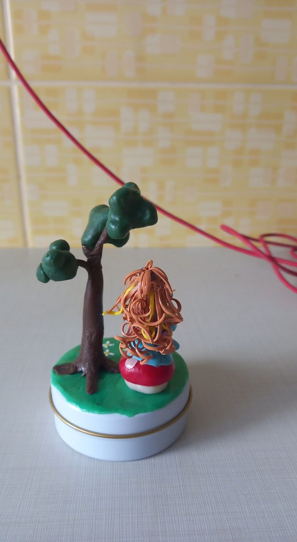 Renkli Kız ve Ağaç Figürlü Biblo - Görsel 3