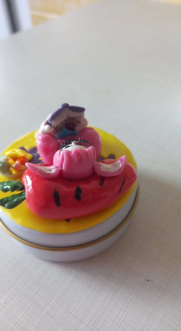 Çok Renkli Okuyan Tavşan kız Figürlü Kutu - Görsel 4