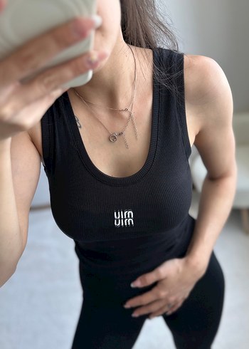 Siyah Yüksek Yakalı Kolsuz Mini Atlet - Görsel 4