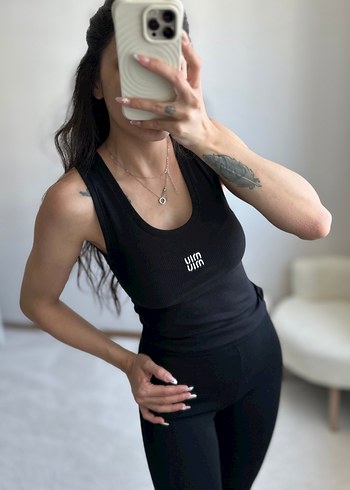 Siyah Yüksek Yakalı Kolsuz Mini Atlet - Görsel 5