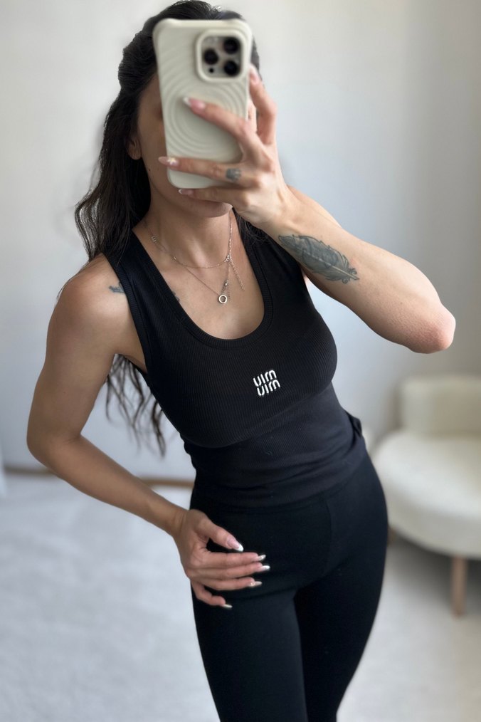 Siyah Yüksek Yakalı Kolsuz Mini Atlet - Görsel 5