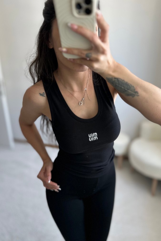 Siyah Yüksek Yakalı Kolsuz Mini Atlet - Görsel 3