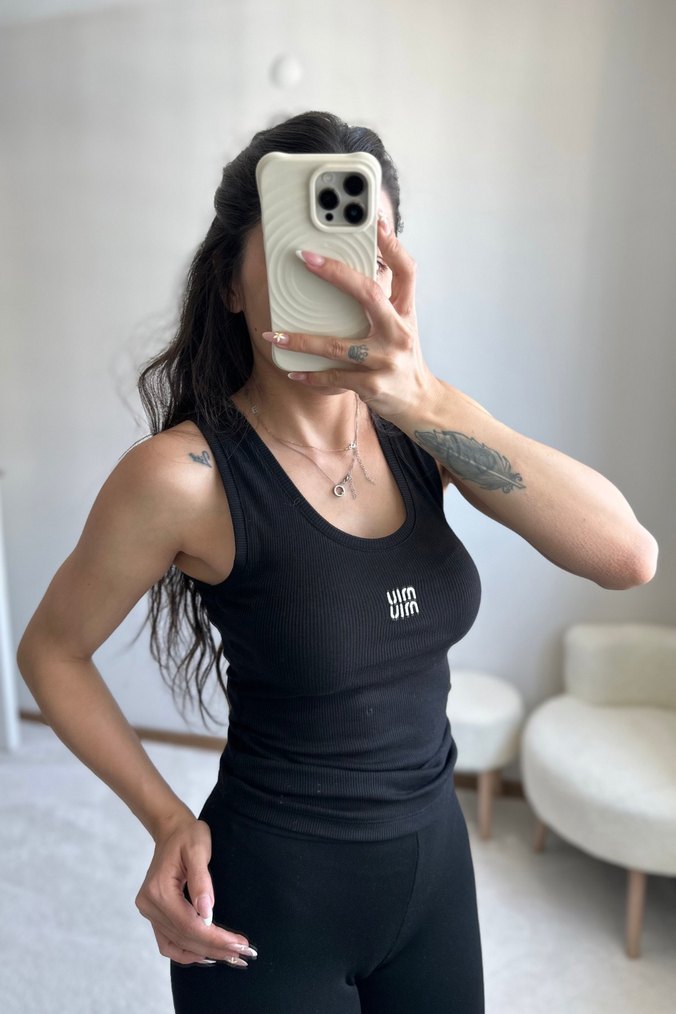 Siyah Yüksek Yakalı Kolsuz Mini Atlet - Görsel 2