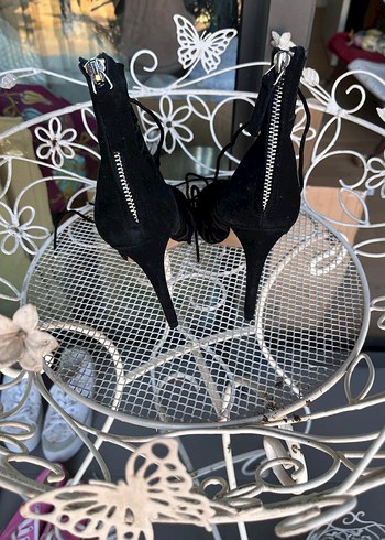 Zara Siyah Dantel Detaylı Gotik Stiletto Topuklu Ayakkabı