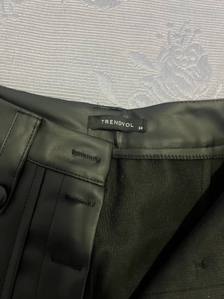 Düğmeli Siyah Deri Kadın Pantolon - Görsel 5